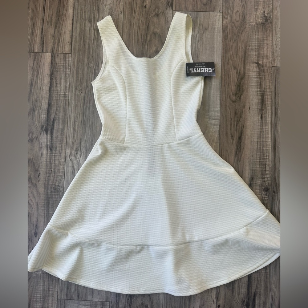 NWT Cheryl Creations Swing Skirt Dress Waffle Stretchy Fabric in White Size Med.